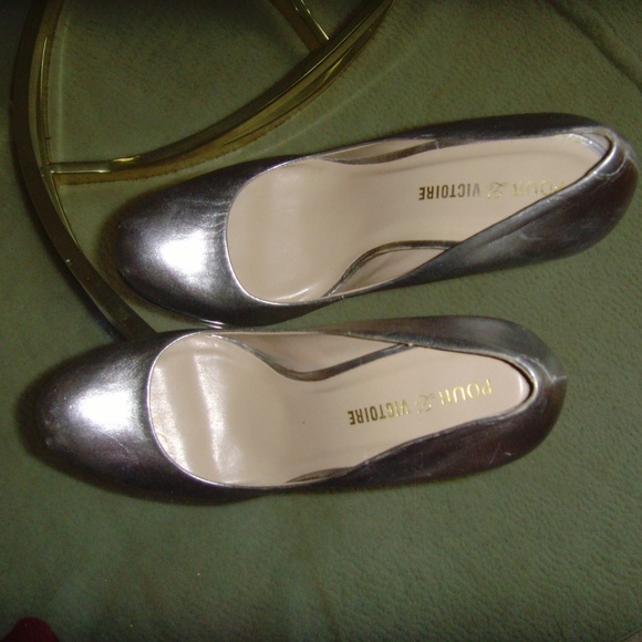Pour La Victoire Metallic Silver Irina Pumps - 9 NEW - Picture 7 of 14
